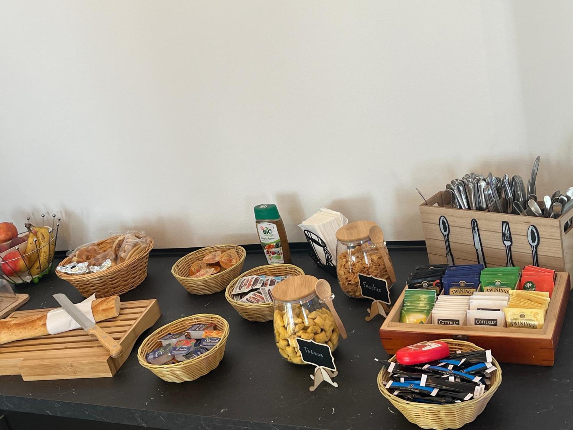 里昂维尔特酒店 科芒特里 外观 照片